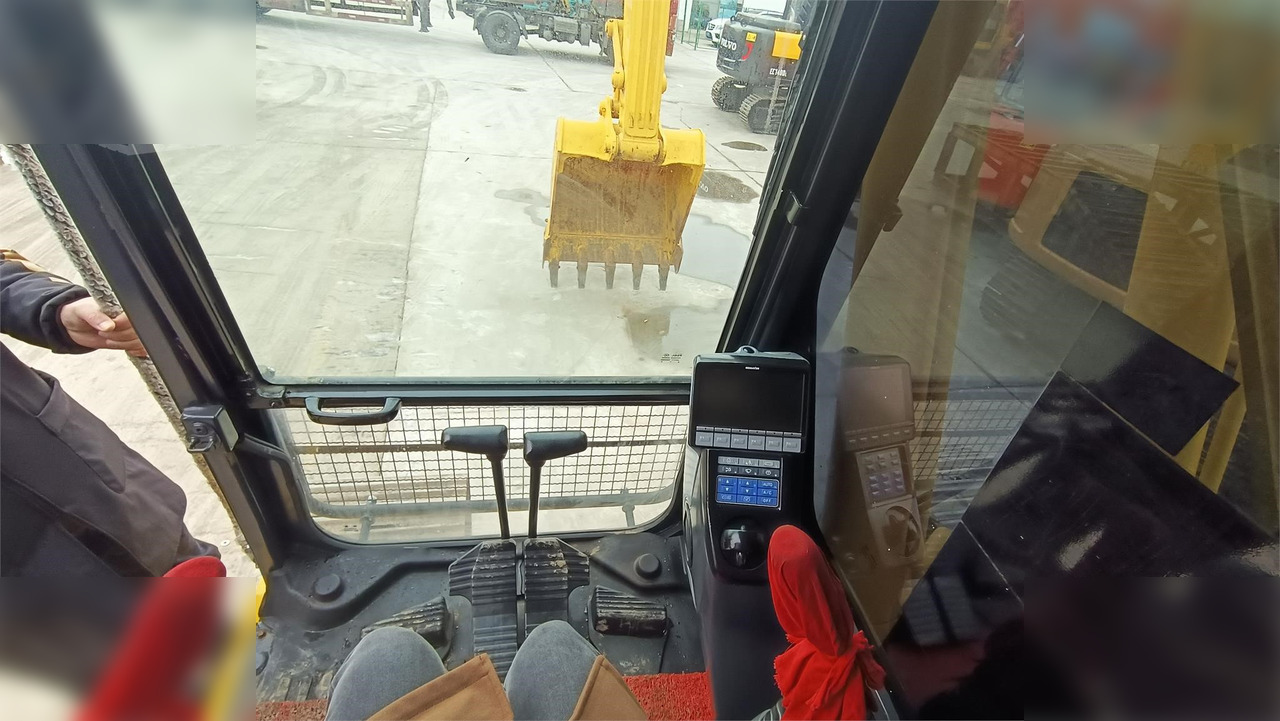 KOMATSU PC240 LC-8 - Верижен багер: снимка 4 KOMATSU PC240 LC-8 - Верижен багер: снимка 4