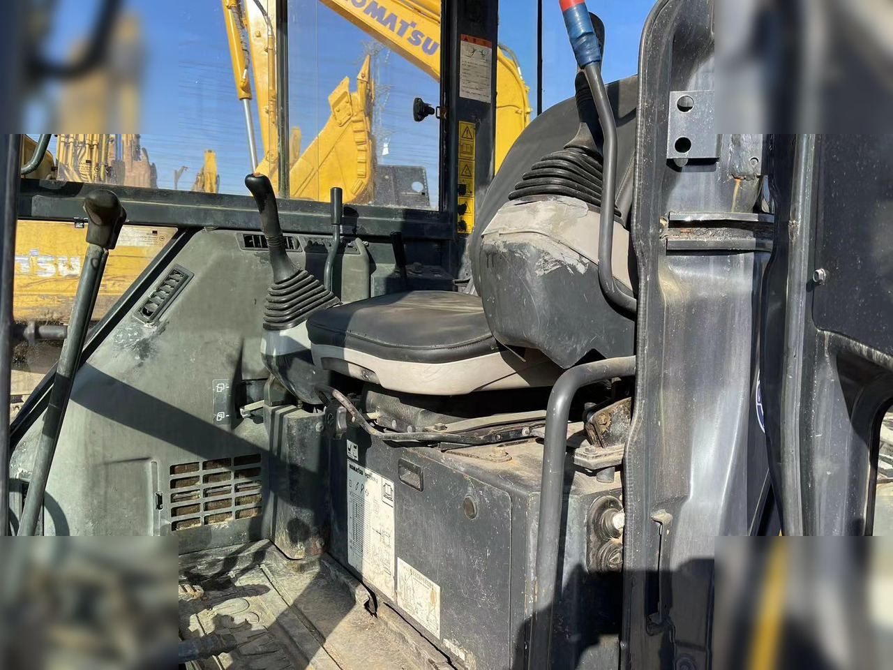 KOMATSU PC35MR-2 - Мини багер: снимка 3 KOMATSU PC35MR-2 - Мини багер: снимка 3