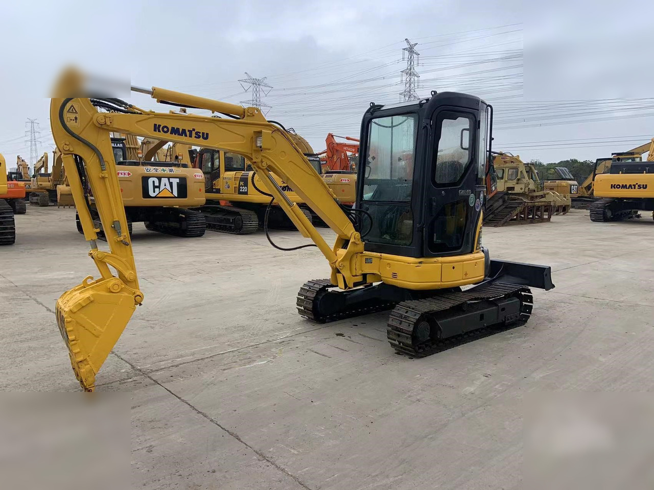KOMATSU PC35MR-2 - Мини багер: снимка 1 KOMATSU PC35MR-2 - Мини багер: снимка 1