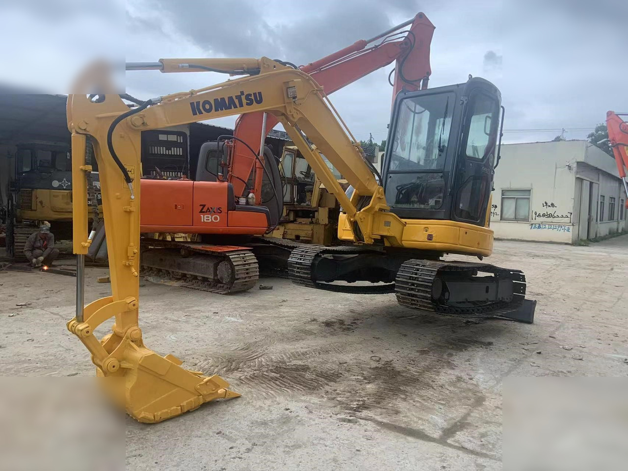 KOMATSU PC40MR-2 - Мини багер: снимка 1 KOMATSU PC40MR-2 - Мини багер: снимка 1