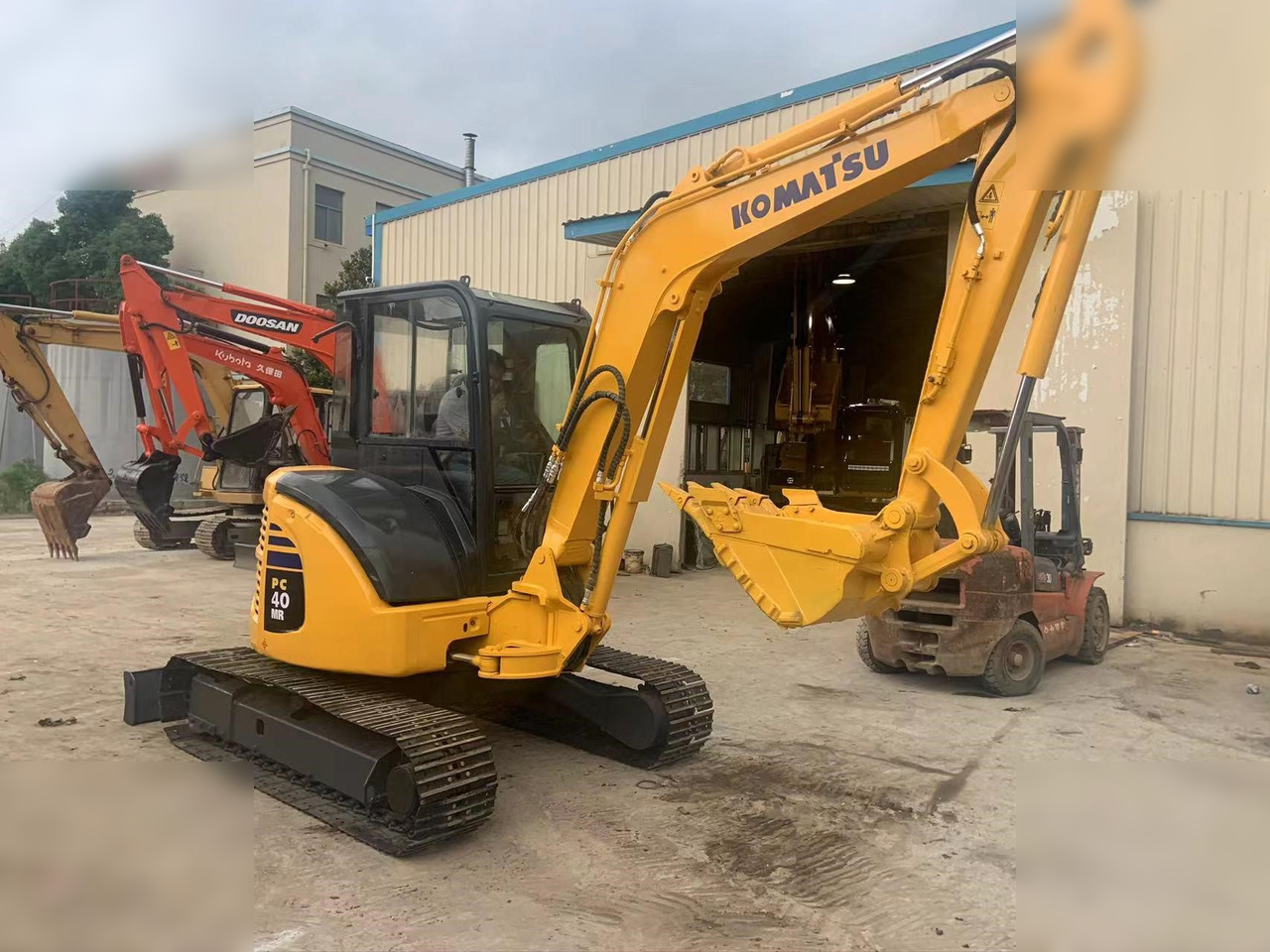 KOMATSU PC40MR-2 - Мини багер: снимка 5 KOMATSU PC40MR-2 - Мини багер: снимка 5