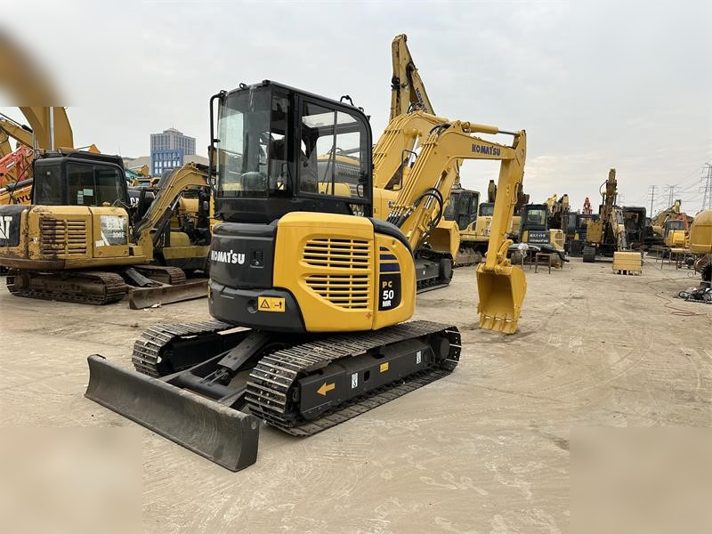 KOMATSU PC50MR-2 - Мини багер: снимка 2 KOMATSU PC50MR-2 - Мини багер: снимка 2