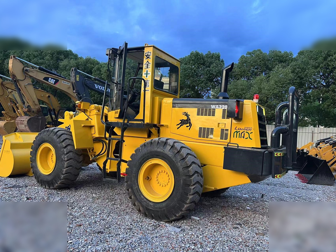 KOMATSU WA320-3 - Колесен товарач: снимка 2 KOMATSU WA320-3 - Колесен товарач: снимка 2