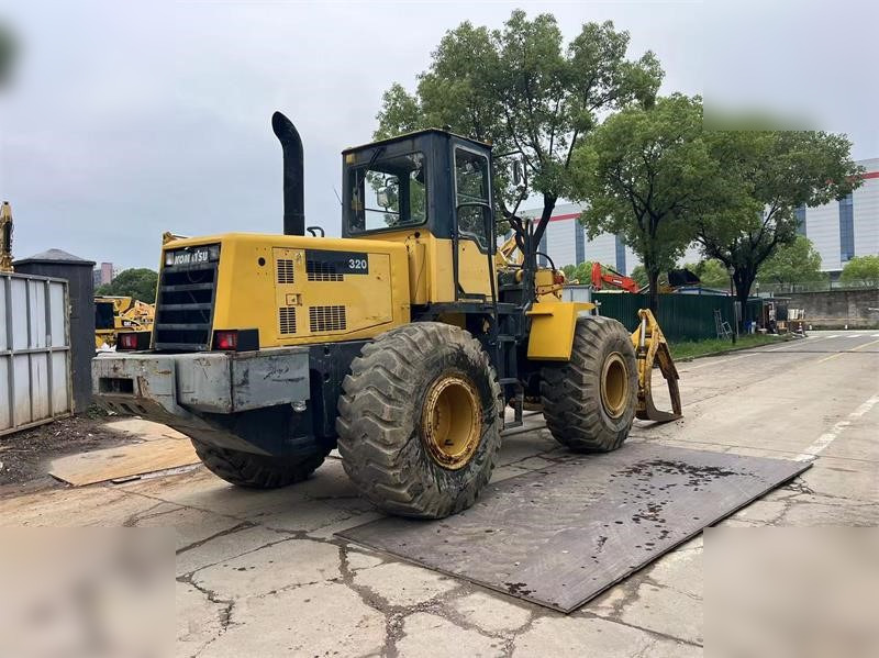 KOMATSU WA320-3 - Колесен товарач: снимка 3 KOMATSU WA320-3 - Колесен товарач: снимка 3