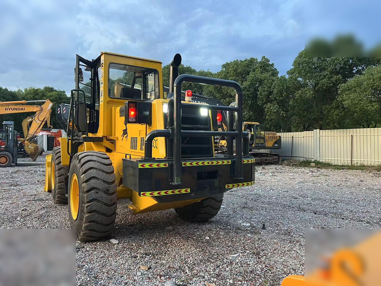 KOMATSU WA320-3 - Колесен товарач: снимка 4 KOMATSU WA320-3 - Колесен товарач: снимка 4