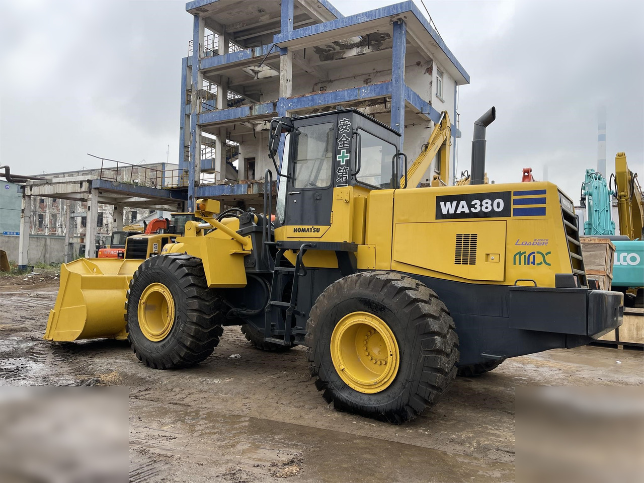 KOMATSU WA380-3 - Колесен товарач: снимка 3 KOMATSU WA380-3 - Колесен товарач: снимка 3