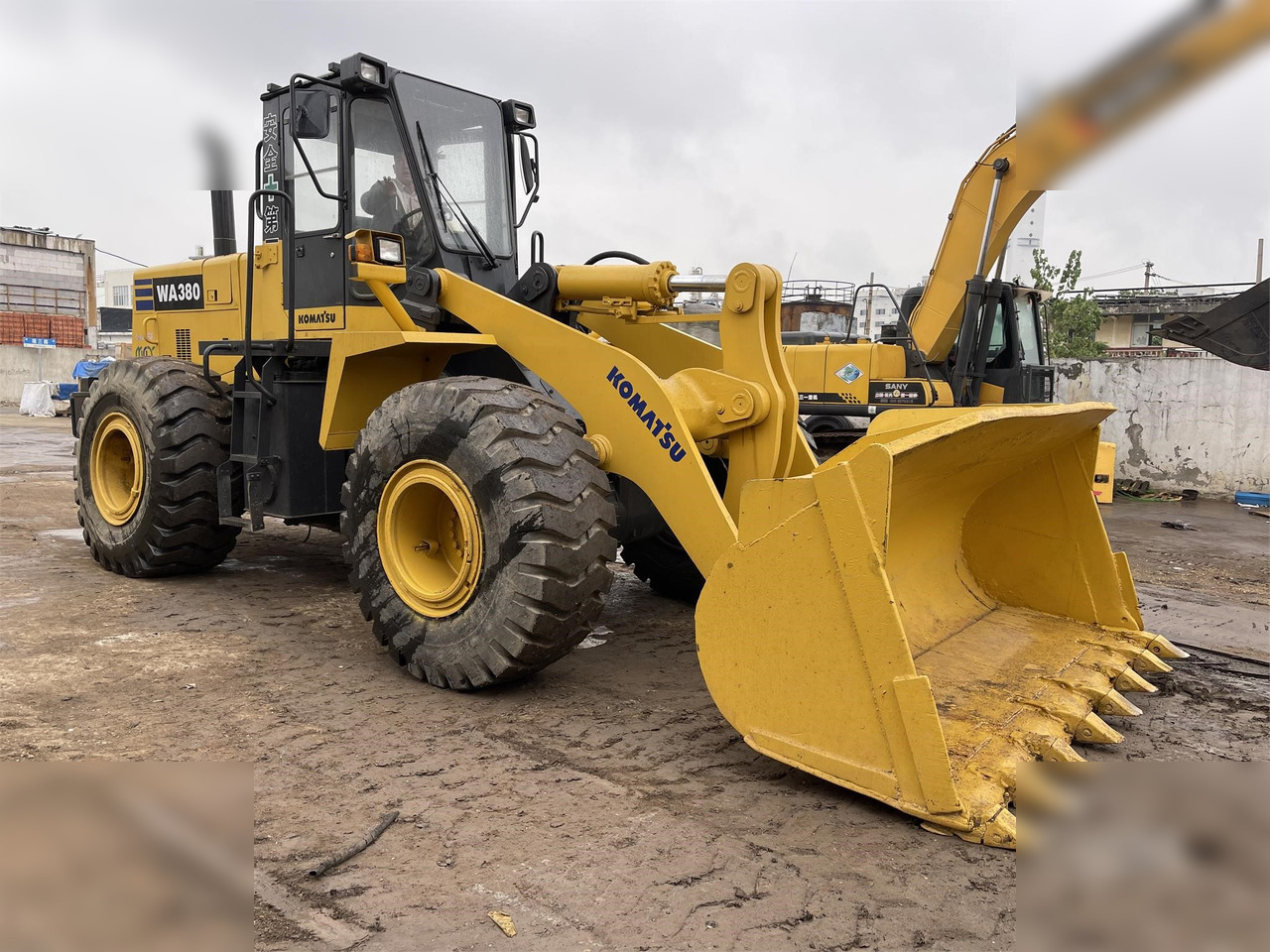 KOMATSU WA380-3 - Колесен товарач: снимка 1 KOMATSU WA380-3 - Колесен товарач: снимка 1