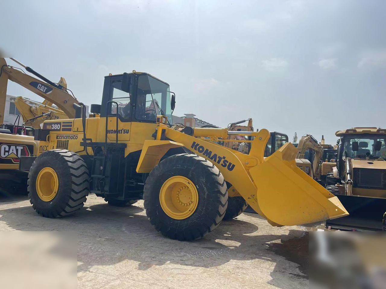 KOMATSU WA380-3 - Колесен товарач: снимка 4 KOMATSU WA380-3 - Колесен товарач: снимка 4