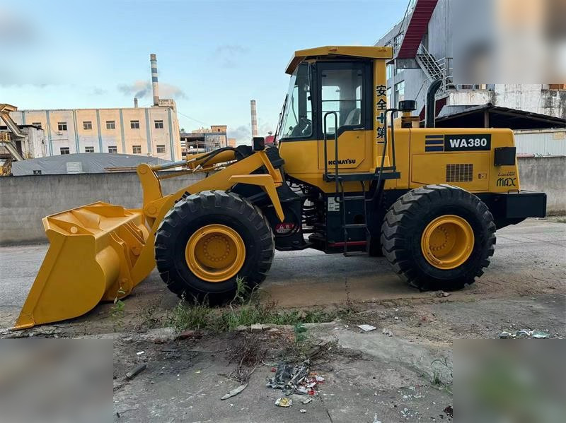 KOMATSU WA380-3 - Колесен товарач: снимка 1 KOMATSU WA380-3 - Колесен товарач: снимка 1