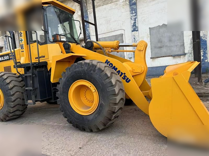 KOMATSU WA380-3 - Колесен товарач: снимка 4 KOMATSU WA380-3 - Колесен товарач: снимка 4