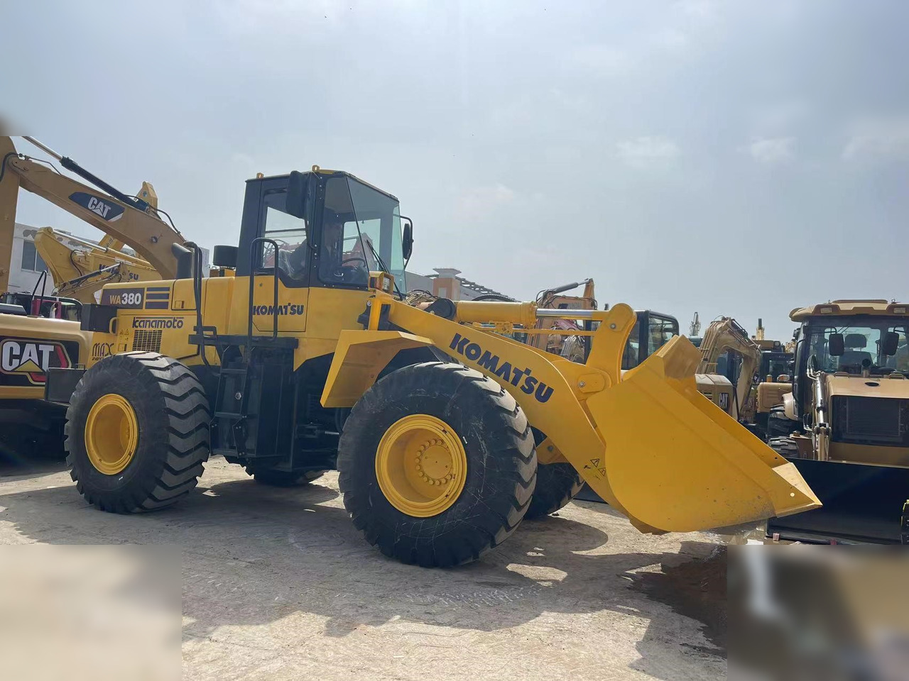 KOMATSU WA380-3 - Колесен товарач: снимка 4 KOMATSU WA380-3 - Колесен товарач: снимка 4