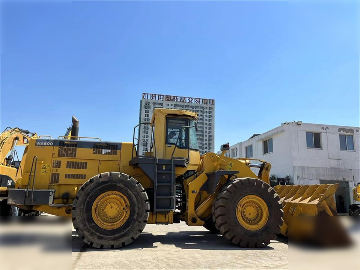KOMATSU WA600-3 - Колесен товарач: снимка 2 KOMATSU WA600-3 - Колесен товарач: снимка 2