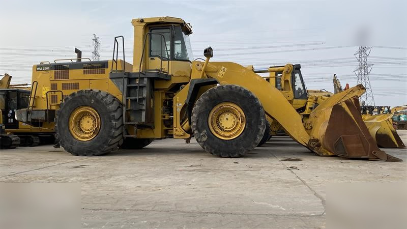 KOMATSU WA600-3 - Колесен товарач: снимка 1 KOMATSU WA600-3 - Колесен товарач: снимка 1