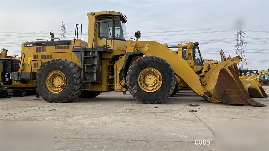 KOMATSU WA600-3 - Колесен товарач: снимка 1 KOMATSU WA600-3 - Колесен товарач: снимка 1