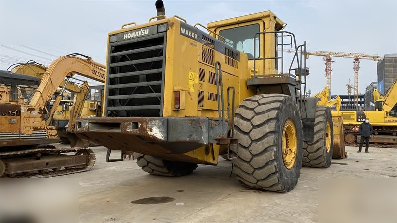 KOMATSU WA600-3 - Колесен товарач: снимка 2 KOMATSU WA600-3 - Колесен товарач: снимка 2