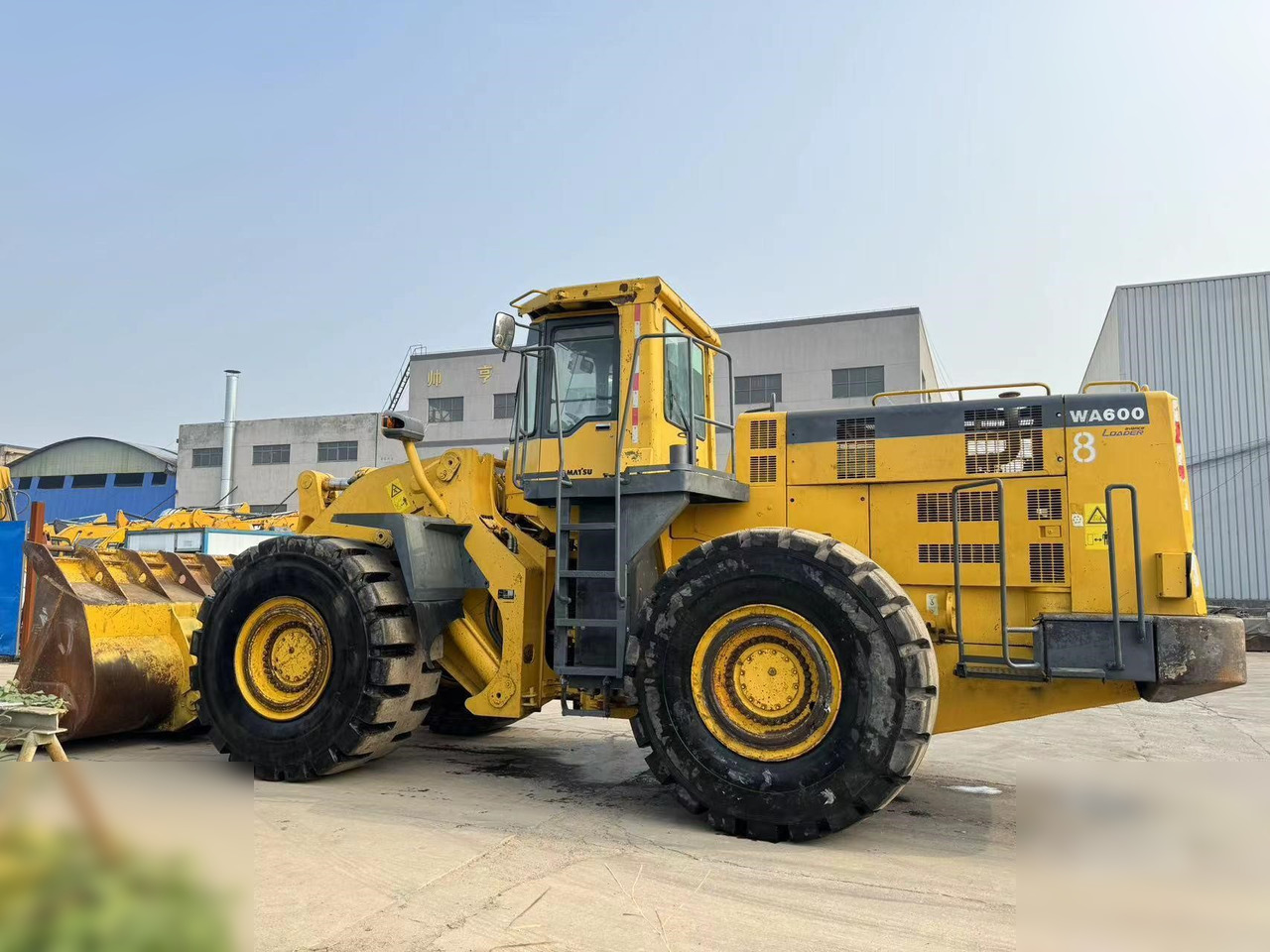 KOMATSU WA600-3 - Колесен товарач: снимка 1 KOMATSU WA600-3 - Колесен товарач: снимка 1