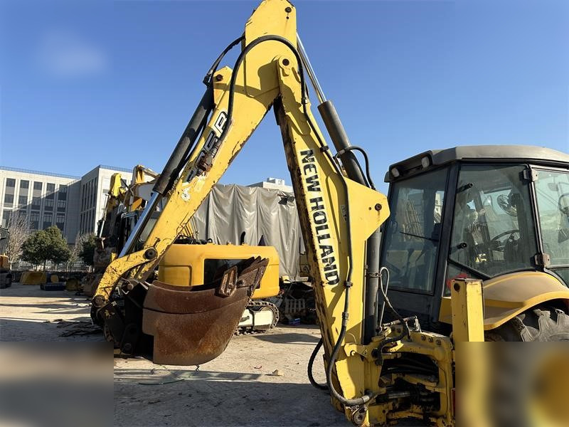 NEW HOLLAND LB95B-4PT - Багер-товарач: снимка 4 NEW HOLLAND LB95B-4PT - Багер-товарач: снимка 4