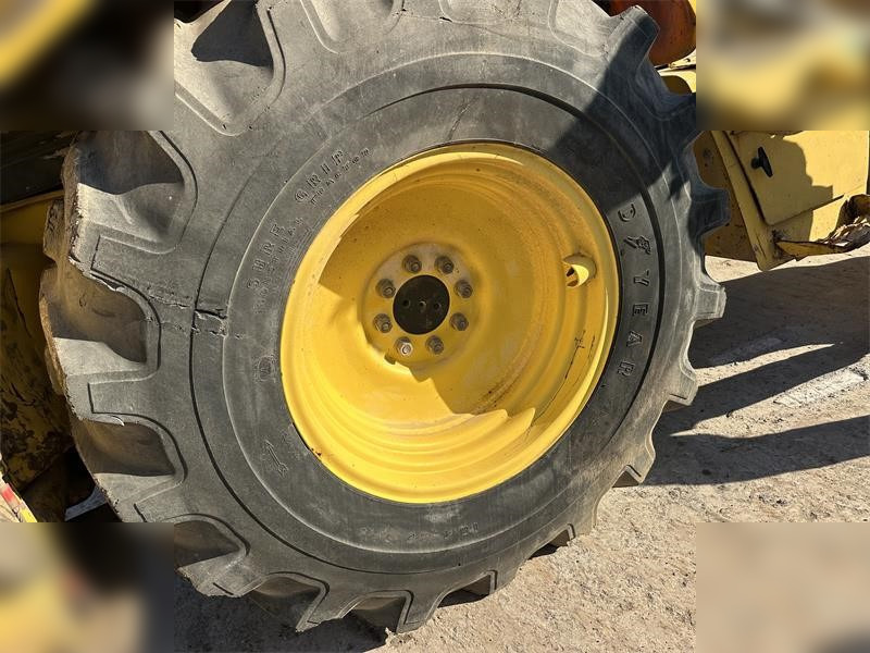 NEW HOLLAND LB95B-4PT - Багер-товарач: снимка 5 NEW HOLLAND LB95B-4PT - Багер-товарач: снимка 5
