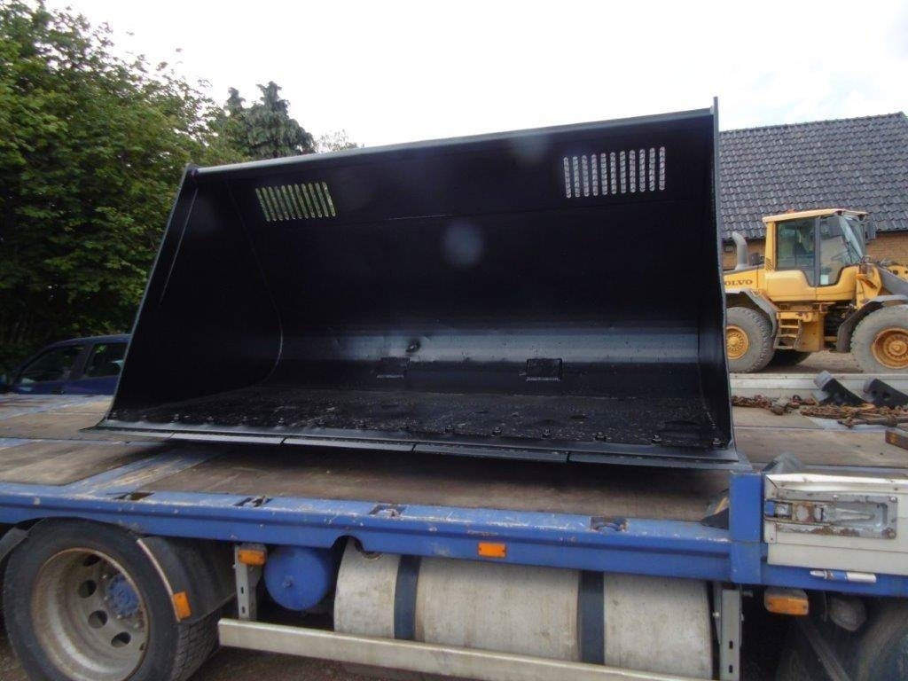 Drivex 5 kubik Passande Volvo L150-220 med bultat skär - Кофа за Строителна техника: снимка 2 Drivex 5 kubik Passande Volvo L150-220 med bultat skär - Кофа за Строителна техника: снимка 2