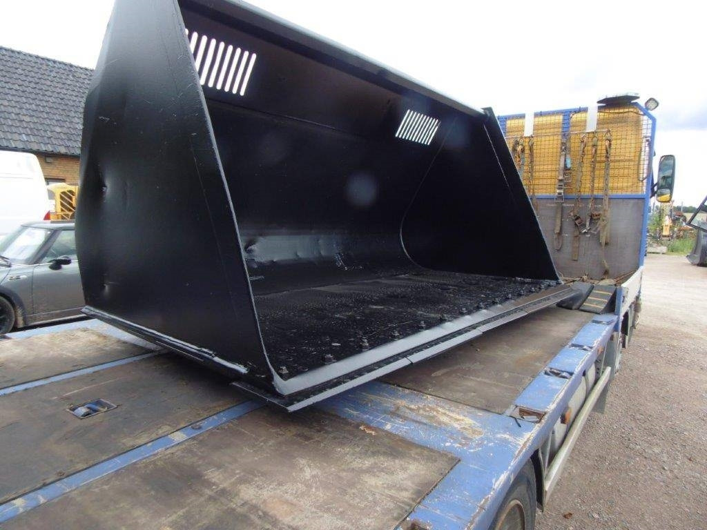 Drivex 5 kubik Passande Volvo L150-220 med bultat skär - Кофа за Строителна техника: снимка 1 Drivex 5 kubik Passande Volvo L150-220 med bultat skär - Кофа за Строителна техника: снимка 1