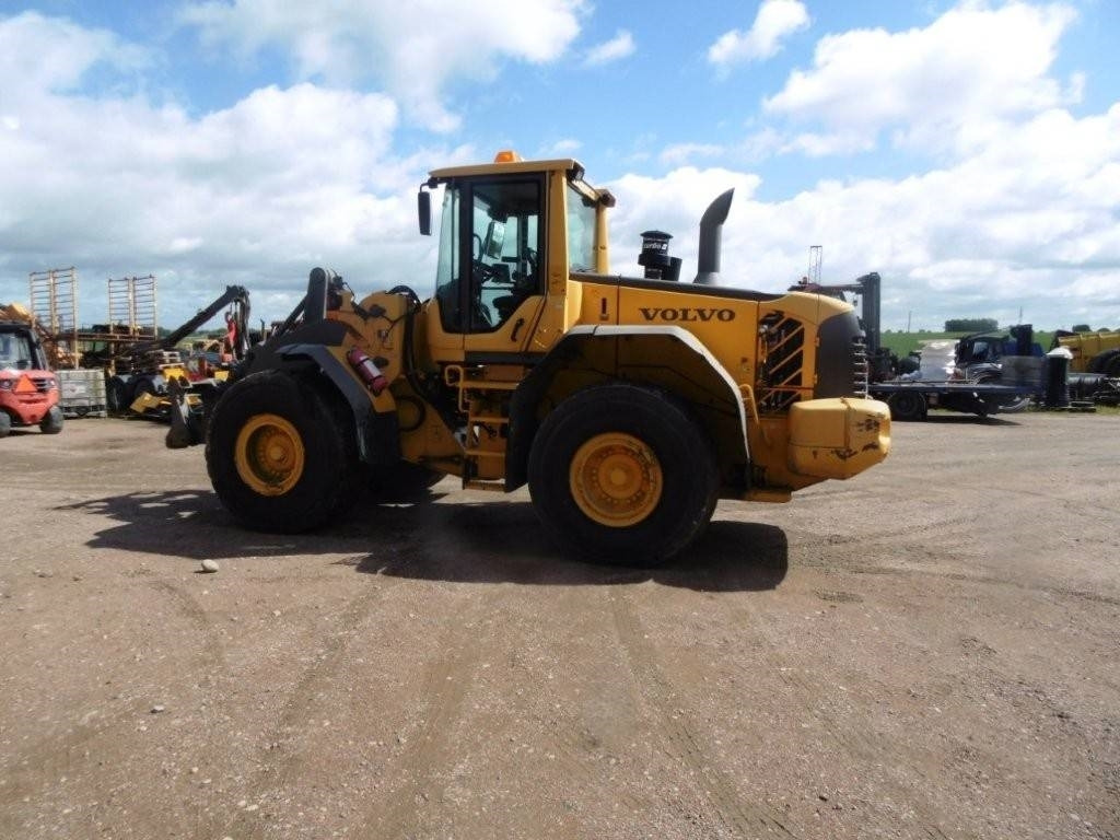 Volvo L 120 F - Колесен товарач: снимка 1 Volvo L 120 F - Колесен товарач: снимка 1