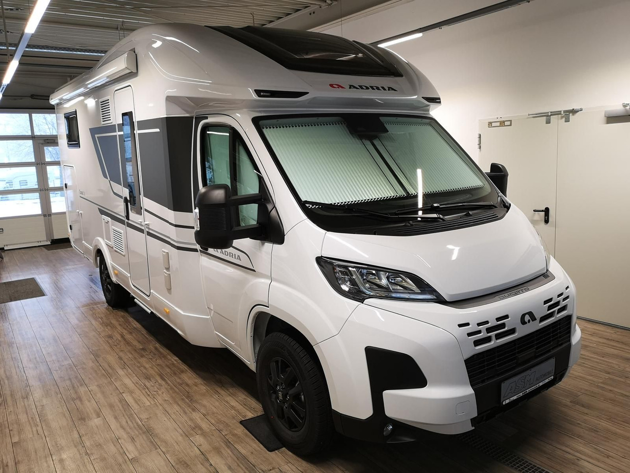 Adria Coral ALL-IN 650 DL*SOLAR*MARKISE*NAVI*SOFORT* - Полуинтегриран кемпер: снимка 3 Adria Coral ALL-IN 650 DL*SOLAR*MARKISE*NAVI*SOFORT* - Полуинтегриран кемпер: снимка 3