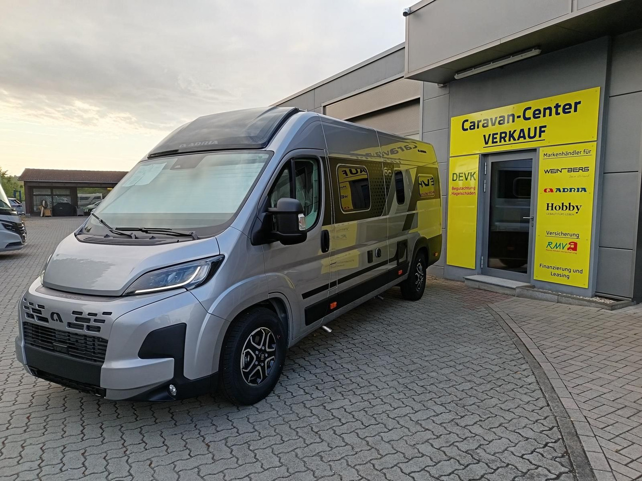 Adria Twin "60Y" 640 SLB*180 PS*4,25t MAXI*COMBI D 6E* - Кемпер ван: снимка 3 Adria Twin "60Y" 640 SLB*180 PS*4,25t MAXI*COMBI D 6E* - Кемпер ван: снимка 3