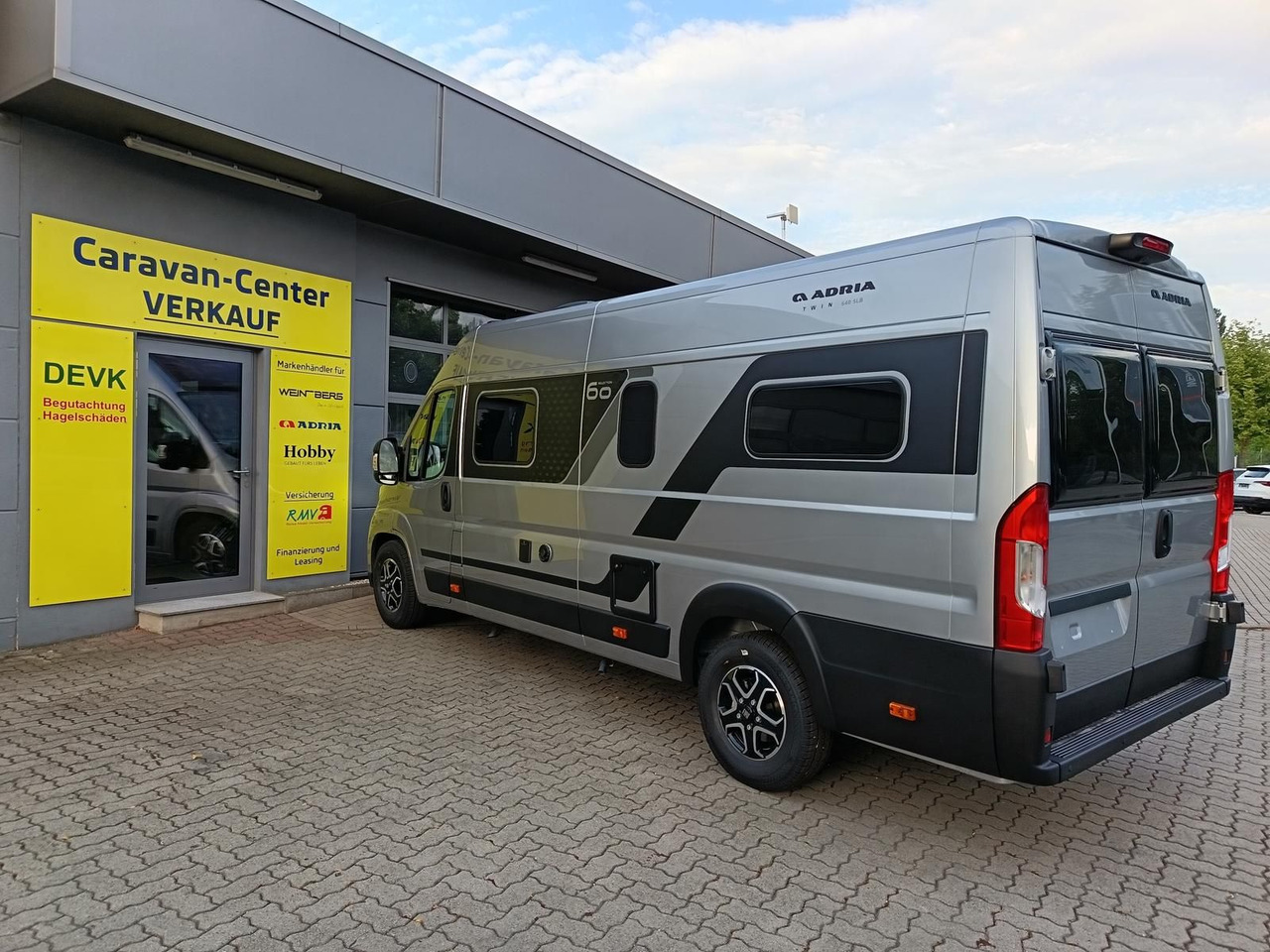 Adria Twin "60Y" 640 SLB*180 PS*4,25t MAXI*COMBI D 6E* - Кемпер ван: снимка 5 Adria Twin "60Y" 640 SLB*180 PS*4,25t MAXI*COMBI D 6E* - Кемпер ван: снимка 5