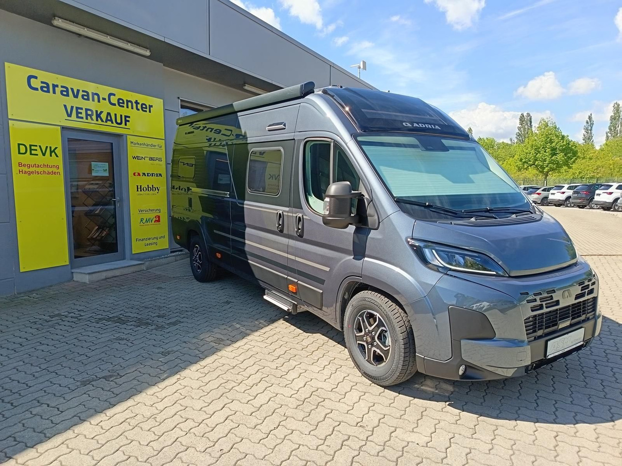 Adria Twin Edition 640 SGX Maxi 132kW*138L KÜHLSCHRANK - Кемпер ван: снимка 2 Adria Twin Edition 640 SGX Maxi 132kW*138L KÜHLSCHRANK - Кемпер ван: снимка 2