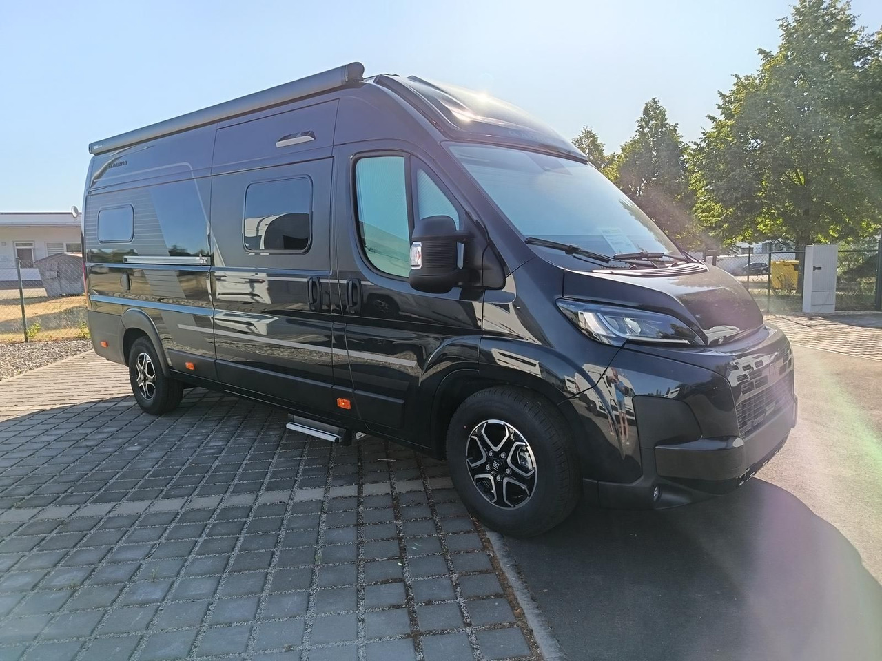 Adria Twin Edition 640 SGX Maxi 132kW*138L KÜHLSCHRANK - Кемпер ван: снимка 3 Adria Twin Edition 640 SGX Maxi 132kW*138L KÜHLSCHRANK - Кемпер ван: снимка 3