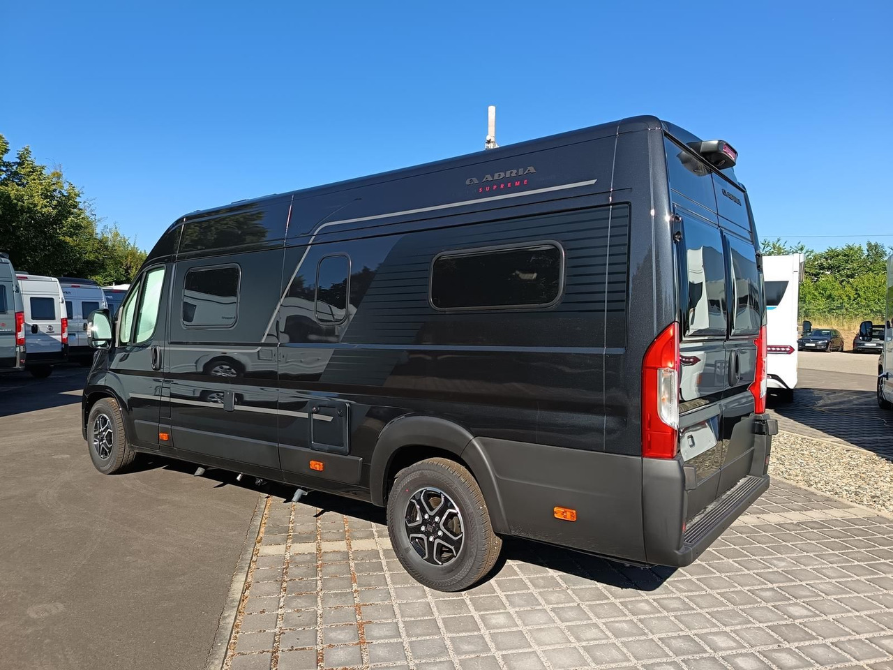 Adria Twin Edition 640 SGX Maxi 132kW*138L KÜHLSCHRANK - Кемпер ван: снимка 4 Adria Twin Edition 640 SGX Maxi 132kW*138L KÜHLSCHRANK - Кемпер ван: снимка 4