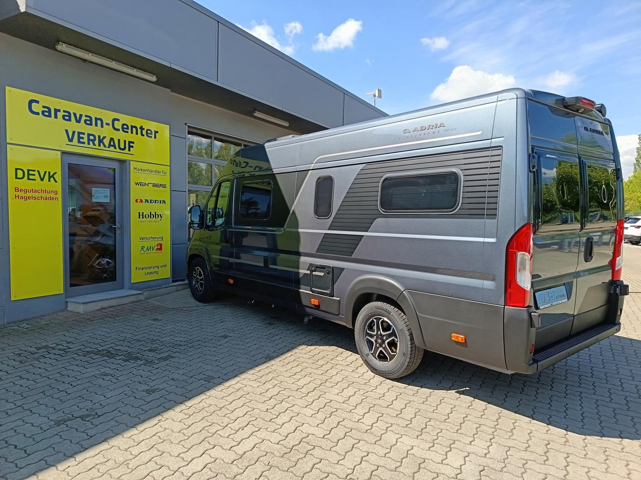 Adria Twin Edition 640 SGX Maxi 132kW*138L KÜHLSCHRANK - Кемпер ван: снимка 5 Adria Twin Edition 640 SGX Maxi 132kW*138L KÜHLSCHRANK - Кемпер ван: снимка 5