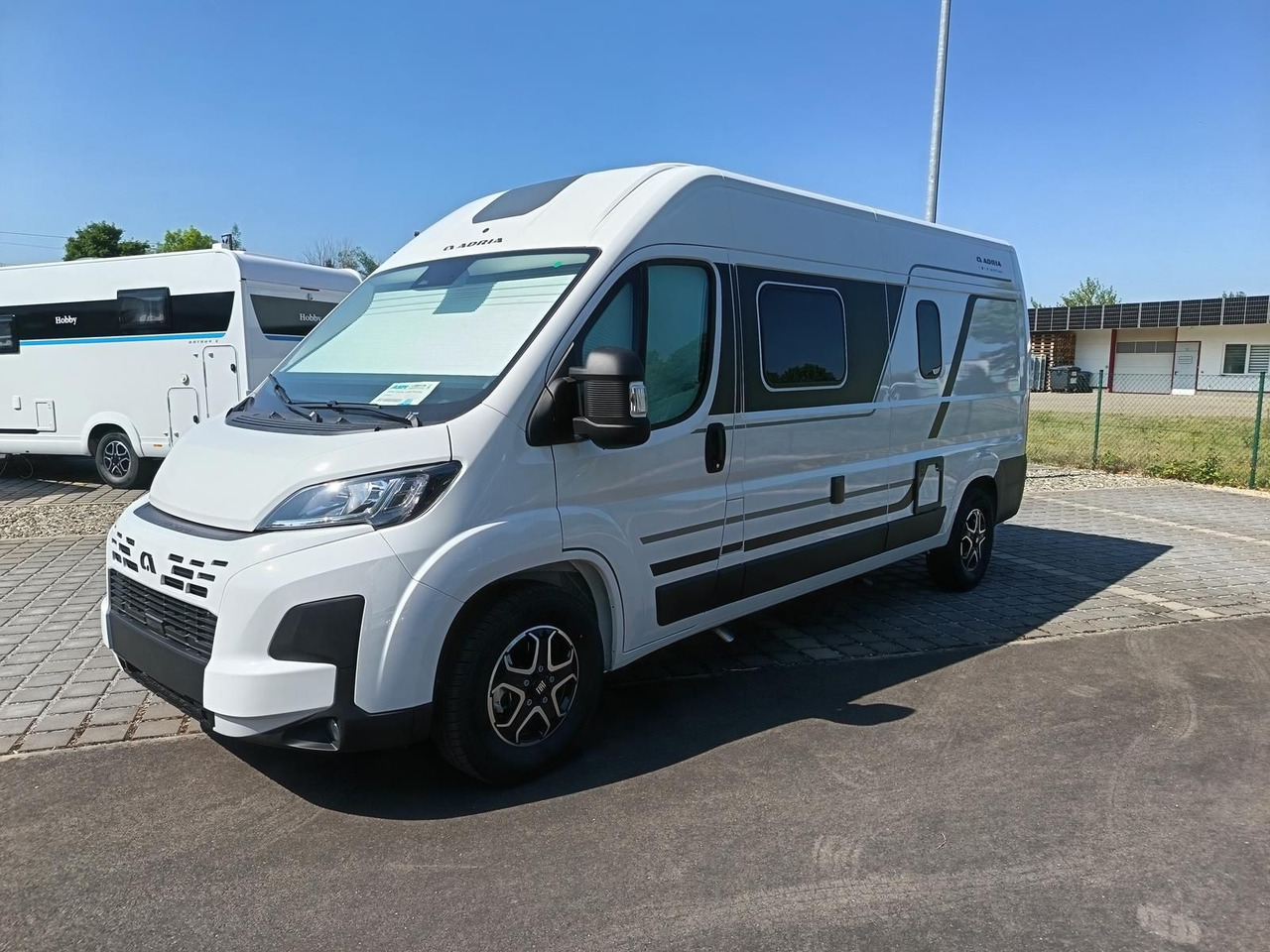 Adria Twin Twin 600 SPB Family*SAFETY+STYLE*DAB*SOFORT - Кемпер ван: снимка 3 Adria Twin Twin 600 SPB Family*SAFETY+STYLE*DAB*SOFORT - Кемпер ван: снимка 3