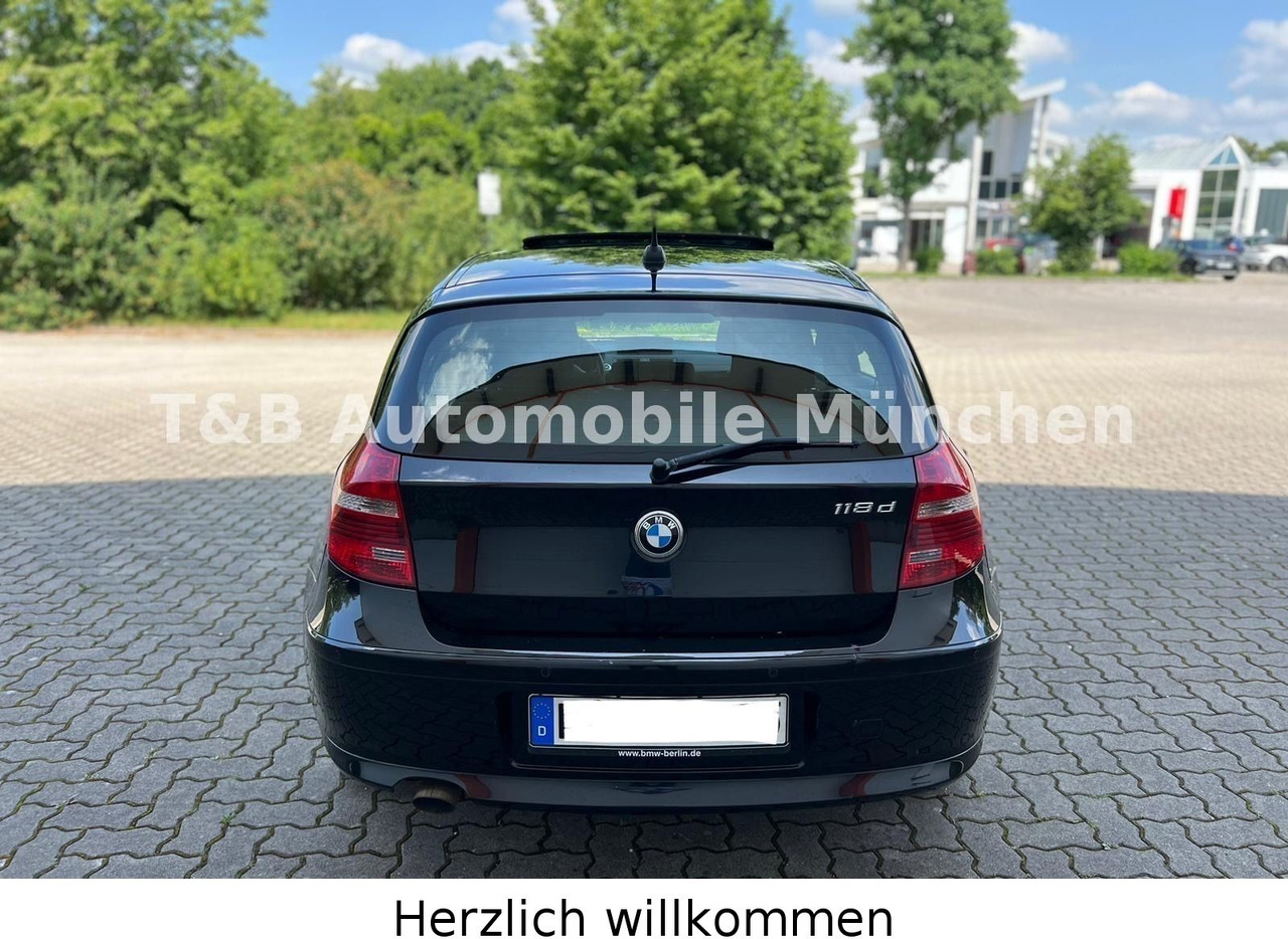 BMW 118d*Advantage-Paket*Klima*Navi*Xenon*PDC*1.Hand - Седан: снимка 4 BMW 118d*Advantage-Paket*Klima*Navi*Xenon*PDC*1.Hand - Седан: снимка 4