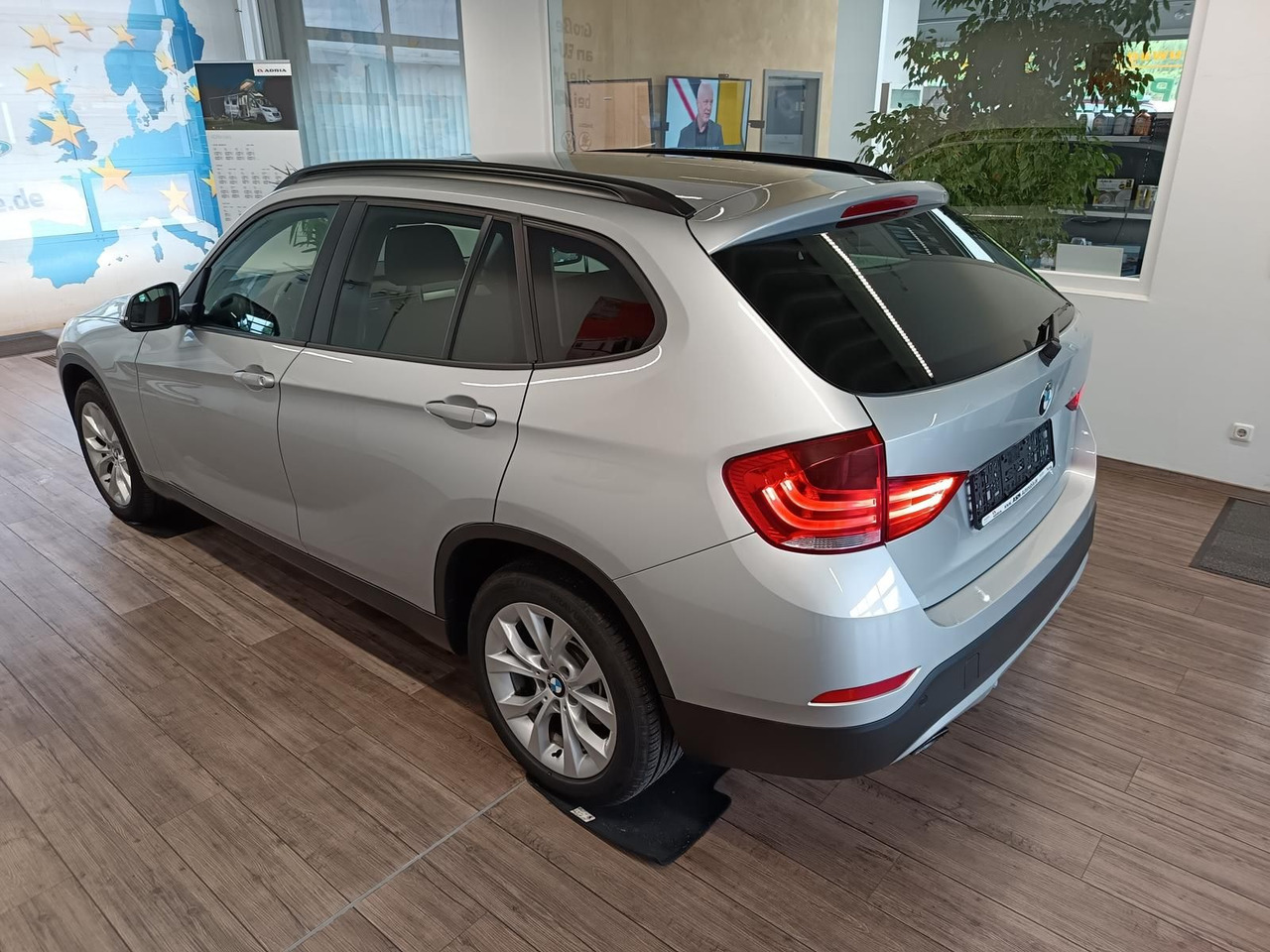 BMW X1 sDrive 18i 110 kW*SITZHEIZUNG*KLIMAAUTOMATIK - Джип: снимка 4 BMW X1 sDrive 18i 110 kW*SITZHEIZUNG*KLIMAAUTOMATIK - Джип: снимка 4