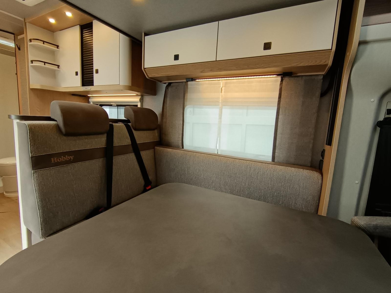 Полуинтегриран кемпер Hobby Ontour T 700 FH*180PS*CAMPERNET*LITHIUM*MARKISE*: снимка 12