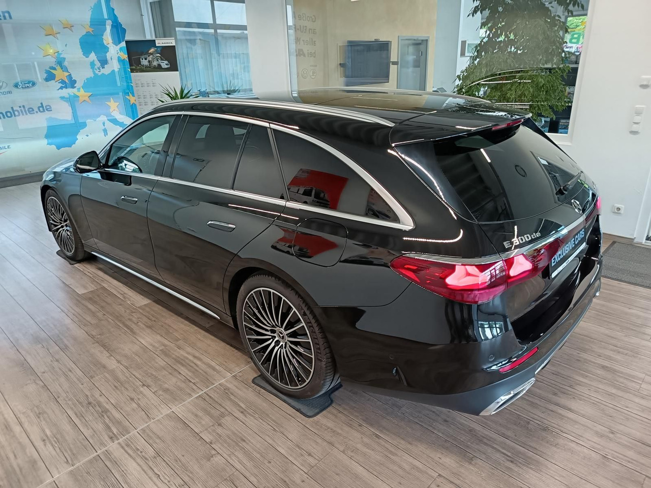 Mercedes-Benz E 300 T de 4M*AMG LINE ADVANCED PLUS*AHK*360°* - Комби: снимка 4 Mercedes-Benz E 300 T de 4M*AMG LINE ADVANCED PLUS*AHK*360°* - Комби: снимка 4