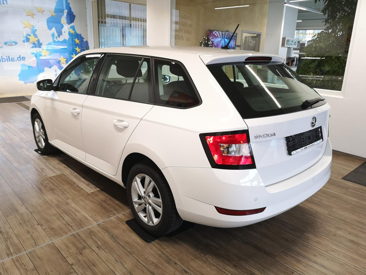 Skoda Fabia Combi Ambition 1.0TSI 81kW+R-KAM+PDC+KLIMA - Лек автомобил: снимка 3 Skoda Fabia Combi Ambition 1.0TSI 81kW+R-KAM+PDC+KLIMA - Лек автомобил: снимка 3