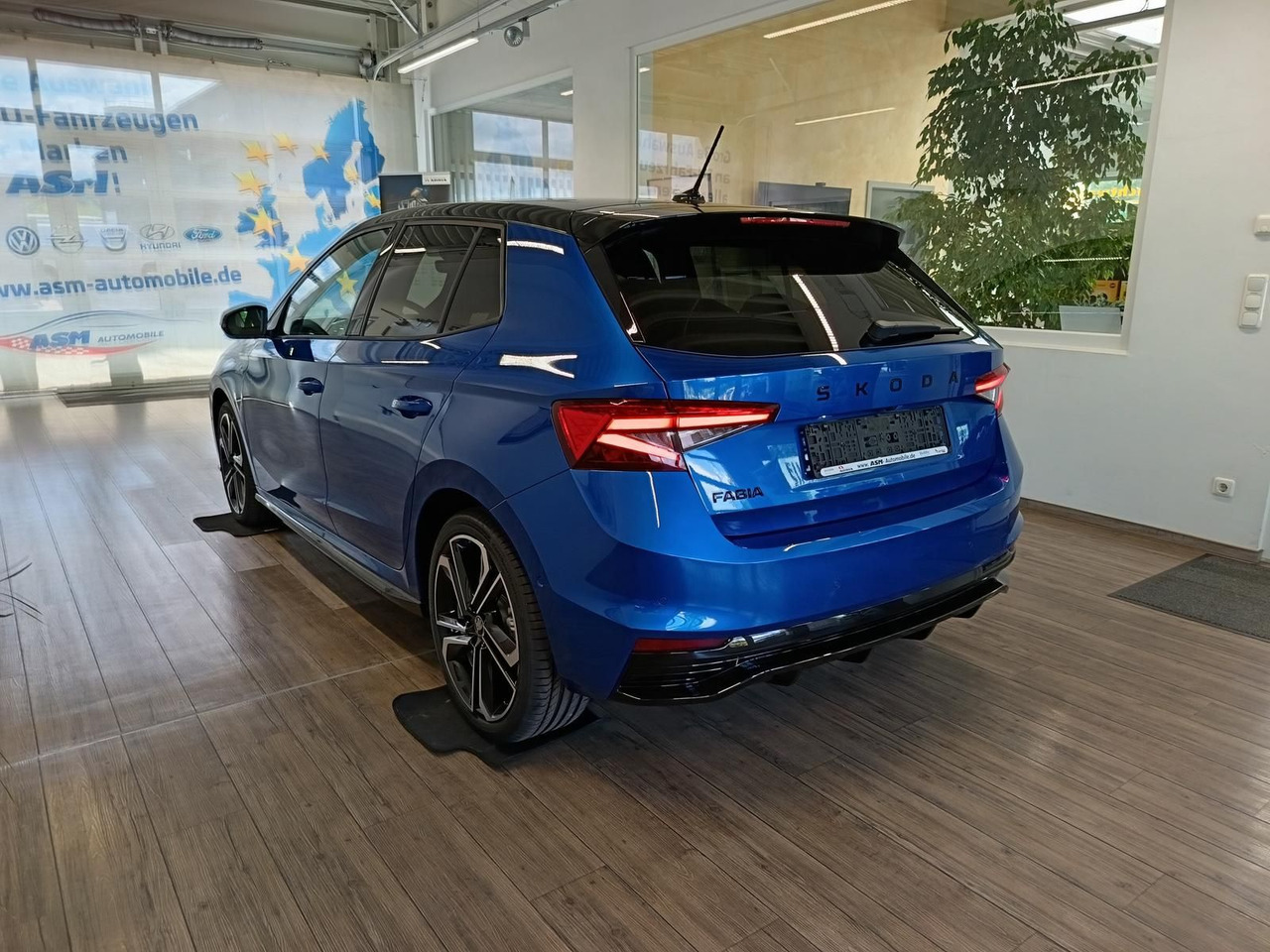 Skoda Fabia Monte Carlo 110 kW DSG*LED*ACC*R-KAM*KESSY - Седан: снимка 4 Skoda Fabia Monte Carlo 110 kW DSG*LED*ACC*R-KAM*KESSY - Седан: снимка 4