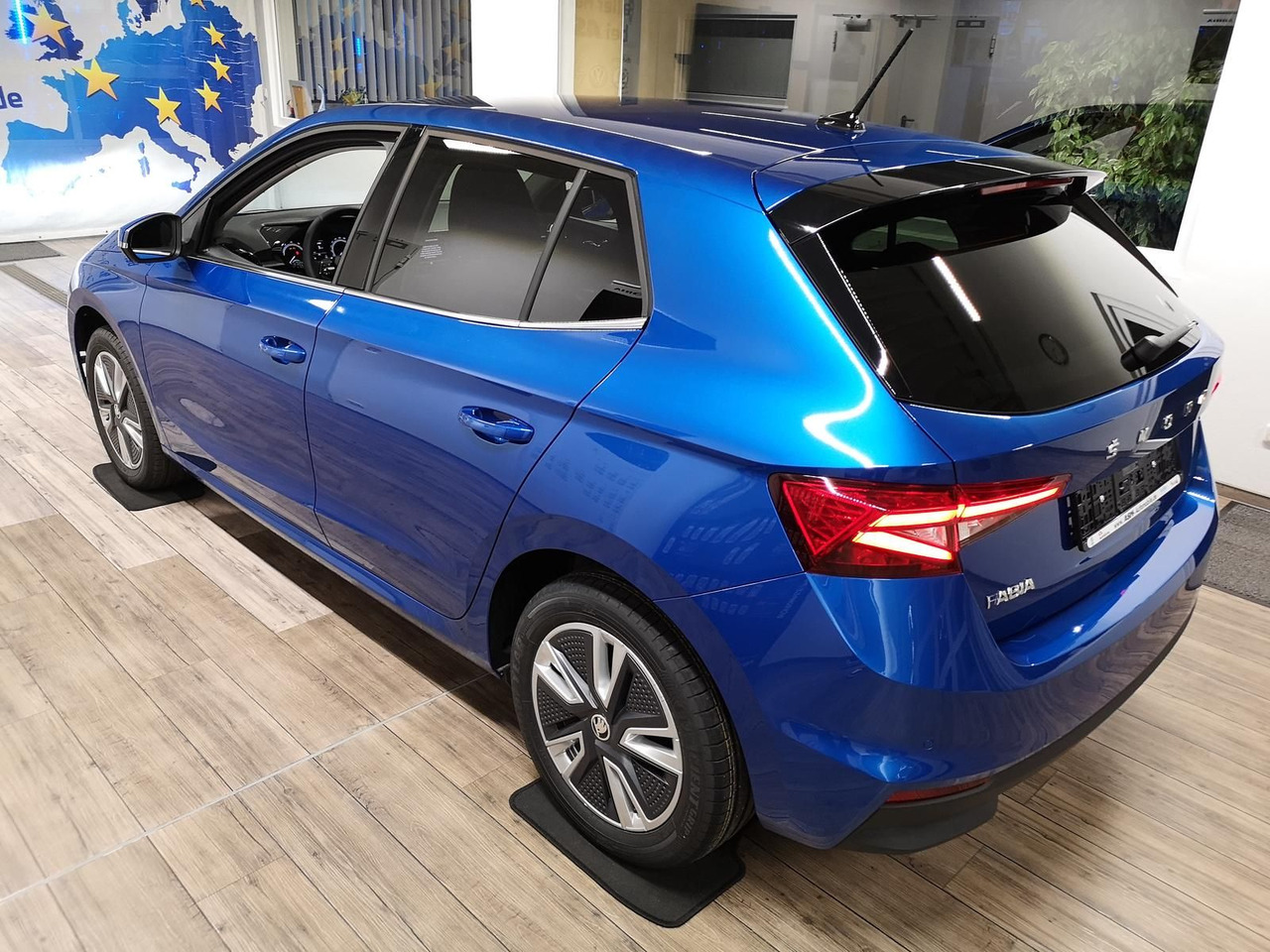 Skoda Fabia Style 1,0TSI 81 kW+R-KAM+2xPDC+LED+DAB+SHZ - Седан: снимка 3 Skoda Fabia Style 1,0TSI 81 kW+R-KAM+2xPDC+LED+DAB+SHZ - Седан: снимка 3