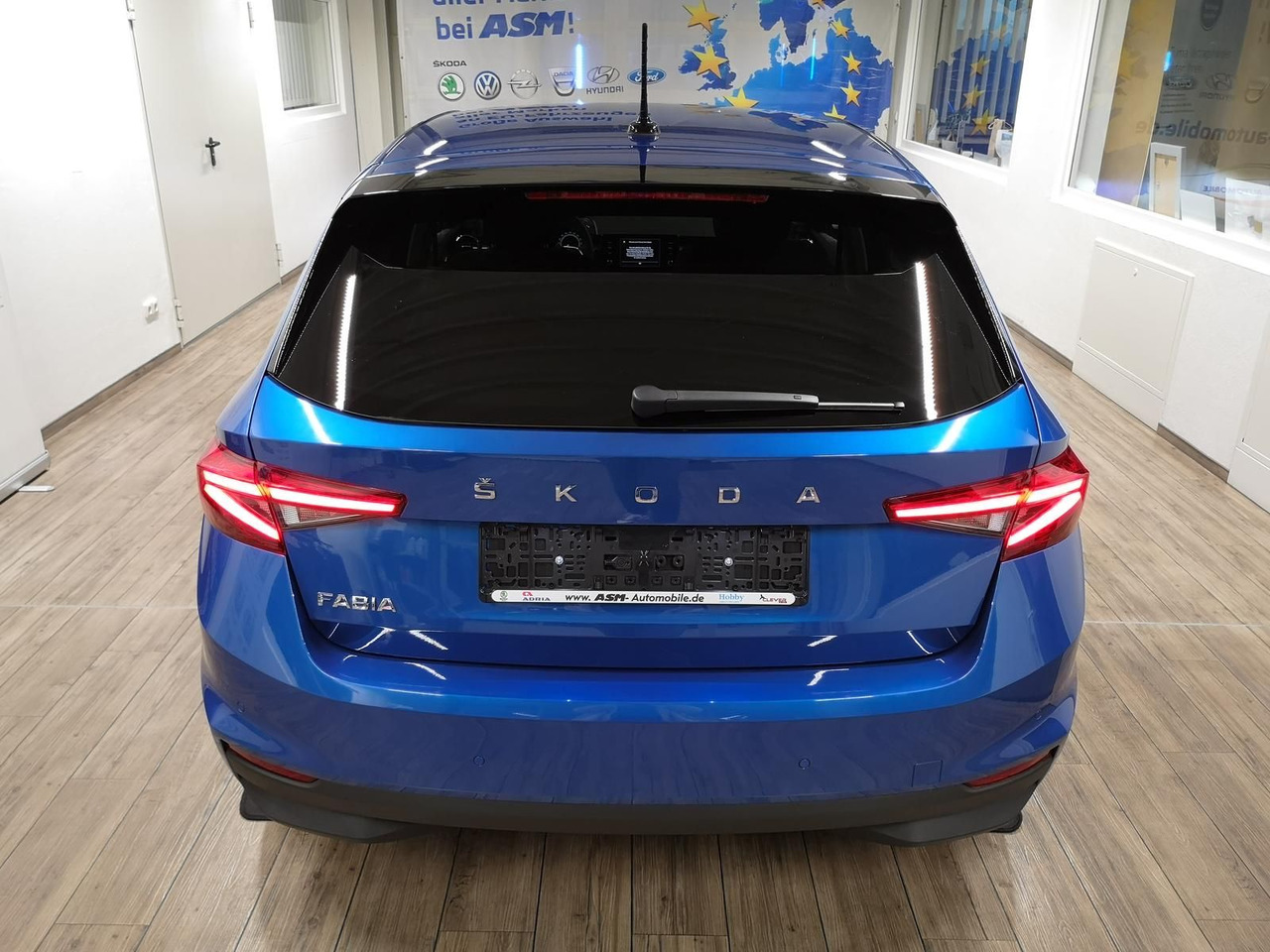 Skoda Fabia Style 1,0TSI 81 kW+R-KAM+2xPDC+LED+DAB+SHZ - Седан: снимка 4 Skoda Fabia Style 1,0TSI 81 kW+R-KAM+2xPDC+LED+DAB+SHZ - Седан: снимка 4