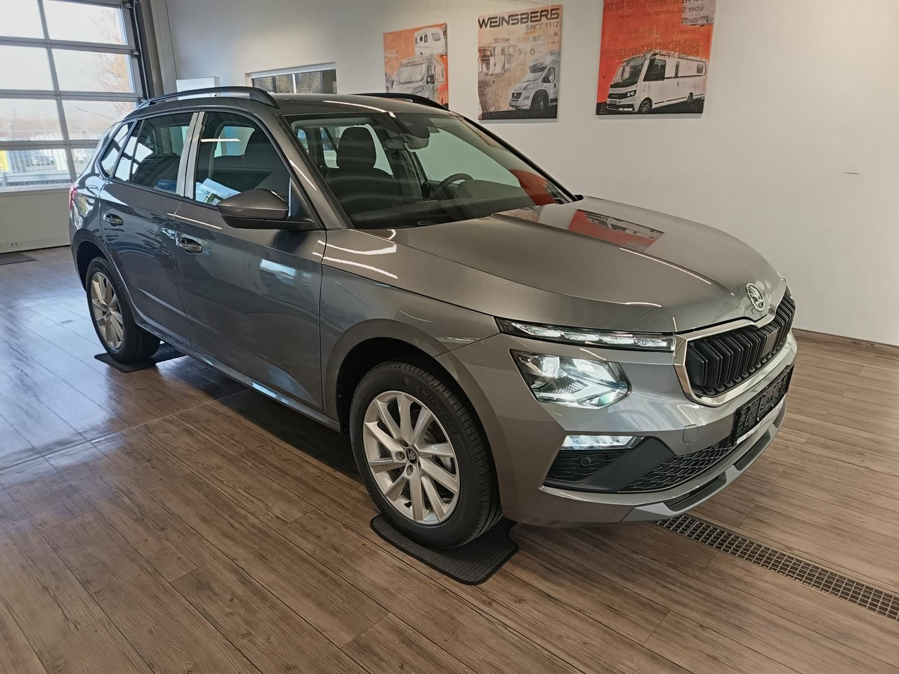 Skoda Kamiq 130 Jahre 1,5TSI DSG*AHK*ACC*LED*R-KAM*PDC - Джип: снимка 3 Skoda Kamiq 130 Jahre 1,5TSI DSG*AHK*ACC*LED*R-KAM*PDC - Джип: снимка 3