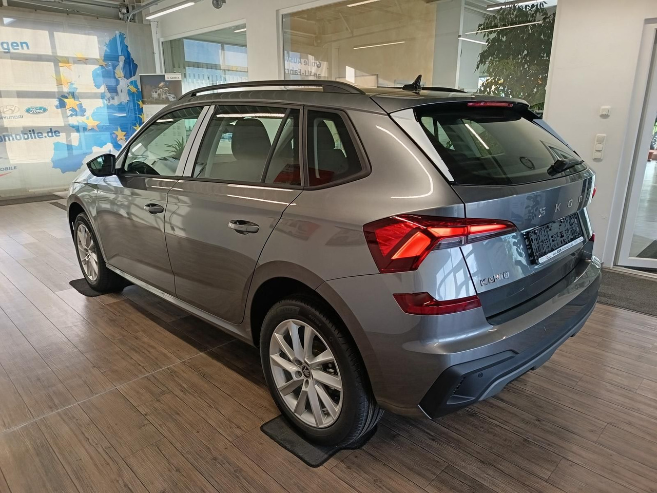 Skoda Kamiq 130 Jahre 1,5TSI DSG*AHK*ACC*LED*R-KAM*PDC - Джип: снимка 4 Skoda Kamiq 130 Jahre 1,5TSI DSG*AHK*ACC*LED*R-KAM*PDC - Джип: снимка 4