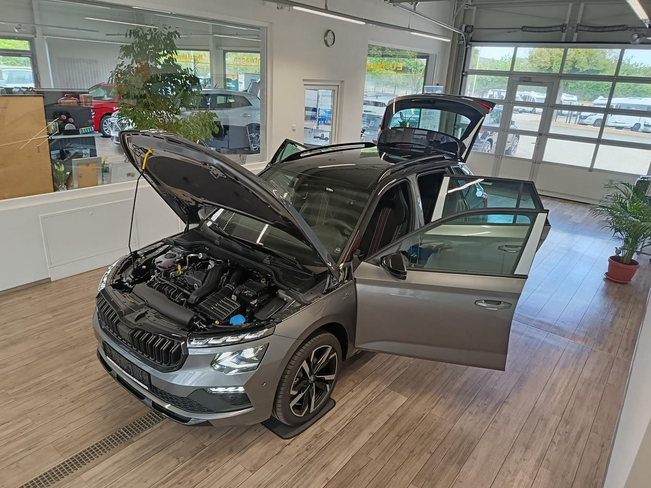 Skoda Kamiq Monte Carlo 1.5 TSI DSG*5J.GARANTIE*PANO* - Джип: снимка 2 Skoda Kamiq Monte Carlo 1.5 TSI DSG*5J.GARANTIE*PANO* - Джип: снимка 2