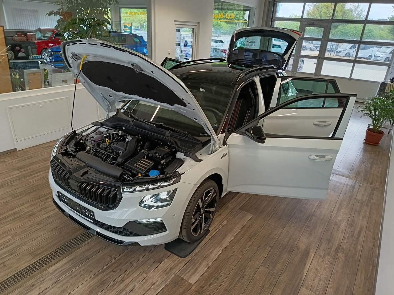 Skoda Kamiq Monte Carlo 1,5 TSI DSG*AHK*PANO*LED*ACC* - Джип: снимка 2 Skoda Kamiq Monte Carlo 1,5 TSI DSG*AHK*PANO*LED*ACC* - Джип: снимка 2