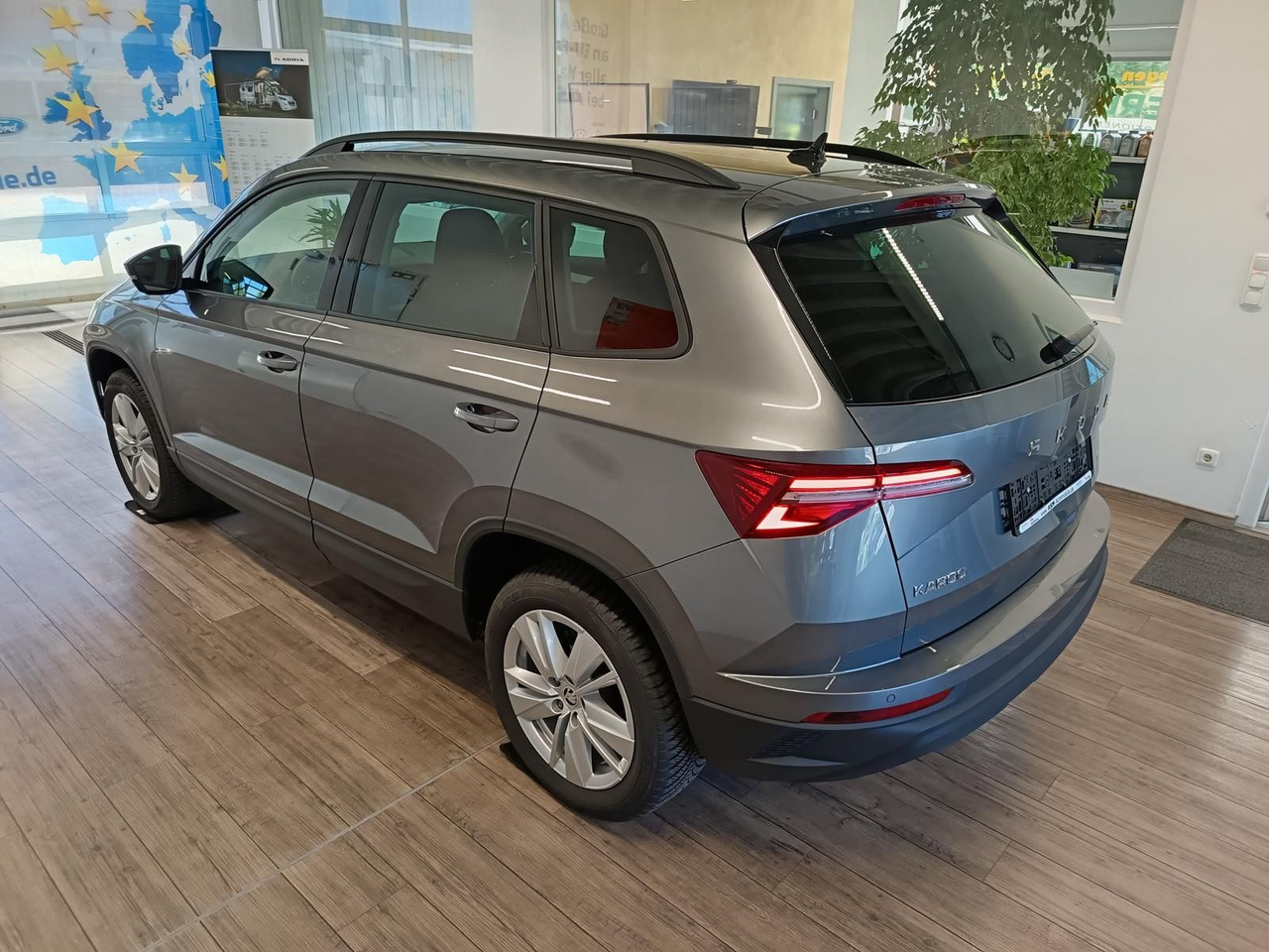 Skoda Karoq Selection 1.5 TSI DSG*NAVI*ACC*AHK-VORBER* - Джип: снимка 4 Skoda Karoq Selection 1.5 TSI DSG*NAVI*ACC*AHK-VORBER* - Джип: снимка 4
