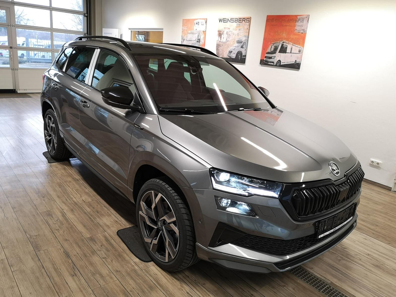 Skoda Karoq Sportline 2,0TDI DSG 4x4*PSD*AHK*360°*NAVI - Джип: снимка 3 Skoda Karoq Sportline 2,0TDI DSG 4x4*PSD*AHK*360°*NAVI - Джип: снимка 3