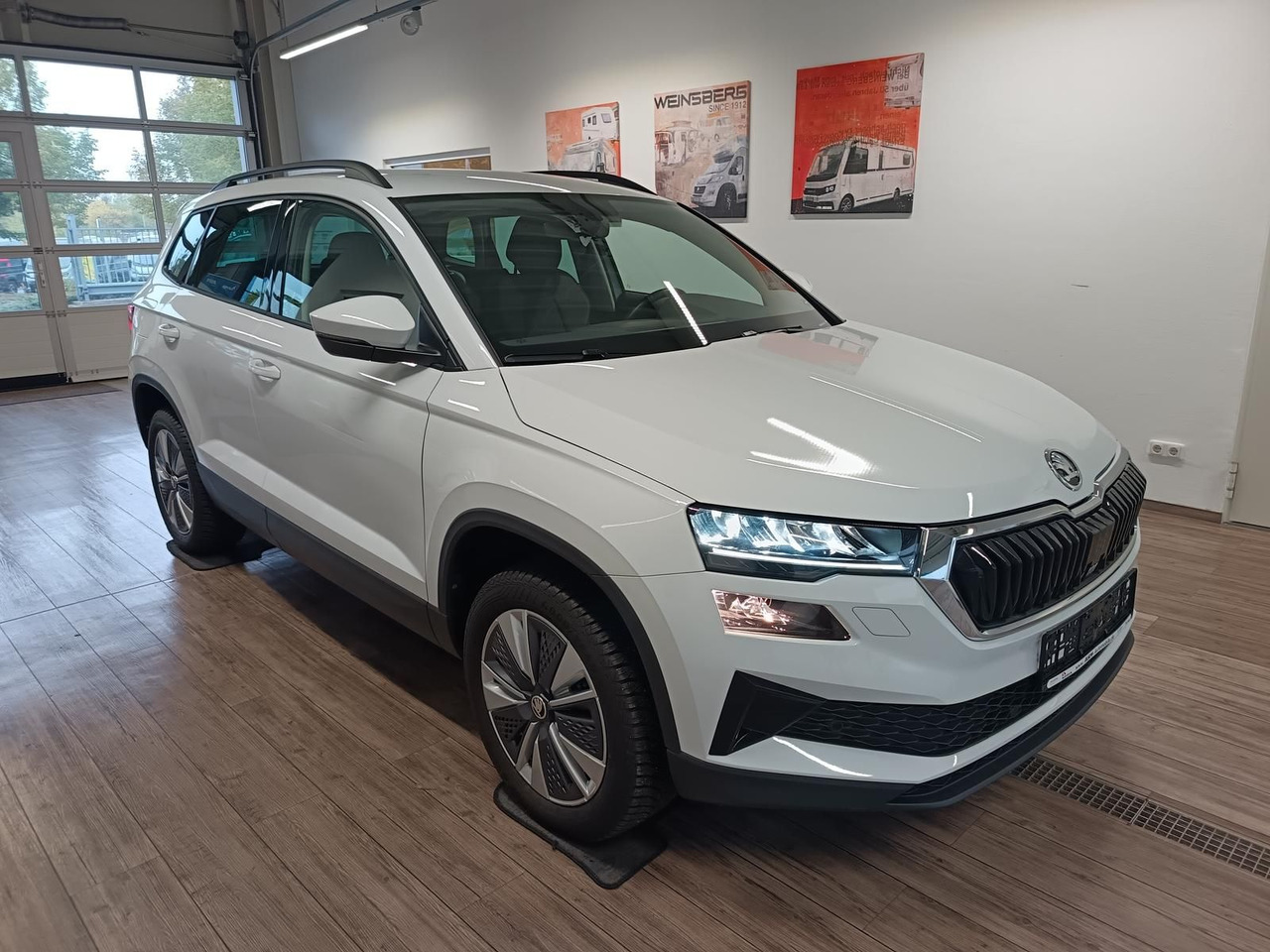 Skoda Karoq Style 1,5 TSI DSG*AHK*NAVI*LED*R-KAM*2xPDC - Джип: снимка 3 Skoda Karoq Style 1,5 TSI DSG*AHK*NAVI*LED*R-KAM*2xPDC - Джип: снимка 3