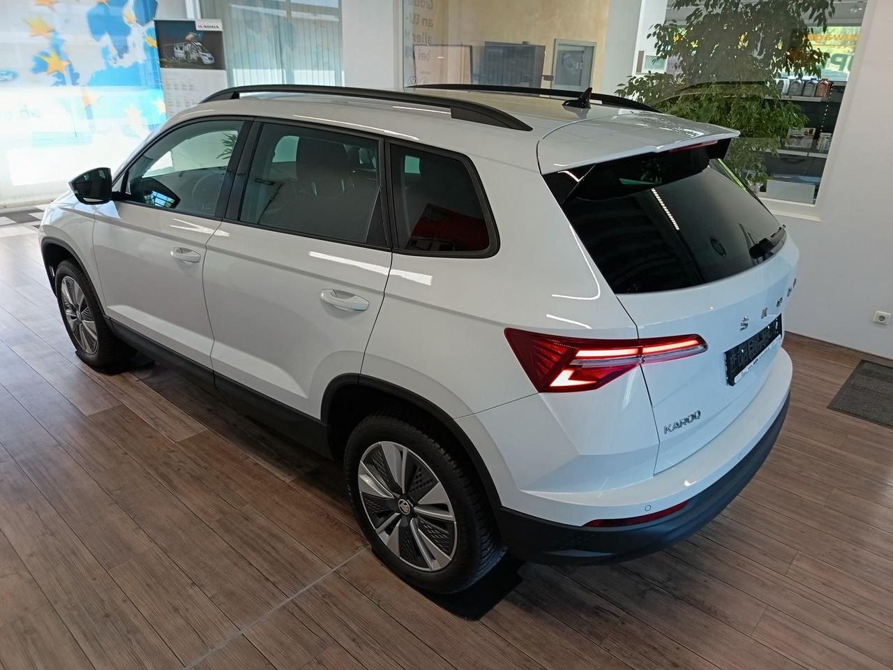 Skoda Karoq Style 1,5TSI DSG*AHK-VORBER*NAVI*LED*R-KAM - Джип: снимка 4 Skoda Karoq Style 1,5TSI DSG*AHK-VORBER*NAVI*LED*R-KAM - Джип: снимка 4