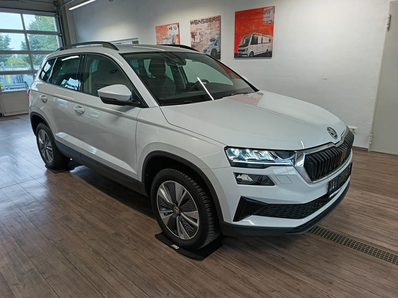 Skoda Karoq Style 1,5TSI DSG*AHK-VORBER*NAVI*LED*R-KAM - Джип: снимка 3 Skoda Karoq Style 1,5TSI DSG*AHK-VORBER*NAVI*LED*R-KAM - Джип: снимка 3